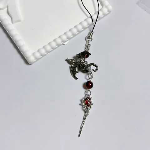 Sangle de Téléphone Dragon Gothique Fantasy Sombre Perles Rose Pendentif Cristal Rouge Épée Charme Chaîne pour Femme Bijoux