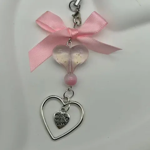 Schattige Roze Satijnen Strik Hart Sleutelhanger Tas Hanger Voor Vrouwen Meisje Sweet Cool Legering Hars Hart Bedeltje Mobiele Telefoon Ketting Accessoire
