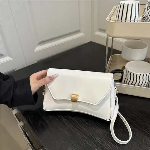 Sac à Épaule Carré en Cuir PU Minimaliste pour Femmes Sac Bandoulière Élégant Sac Sous le Bras Avec Boucle en Métal Doré