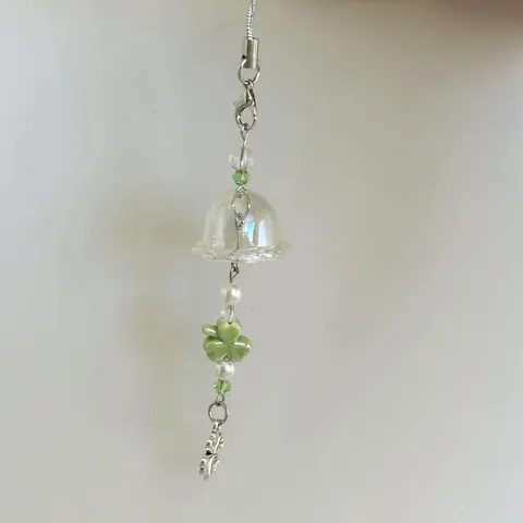 Handgemaakte Kralen Klavertje Vier Telefoon Hanger Geluksklok Tas Hanger Groen Witte Kralen Acryl Legering Sieraden Accessoire