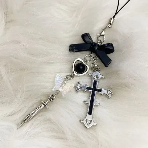 Y2K Gothic Ästhetik Handy-Anhänger Legierung Kreuz Schmetterling Herz Schlüsselanhänger Mit Schwarzer Satin-Schleife Spritzen-Design Tasche Schmuck