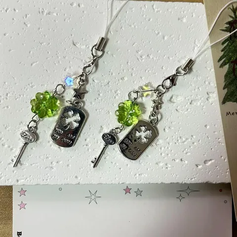 Lucky Four Leaf Clover Phone Charm Alloy Beaded Vintage Key Love Pendant Keychain Lucky Bell Bag Hanging Decor For Camera Women