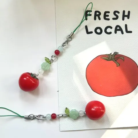 Creative Tomato Resin Beaded Phone Strap Handmade Fruit Pendant For Bag Decoration Aesthetic Women Accessories Green Cord Metal Clasp
