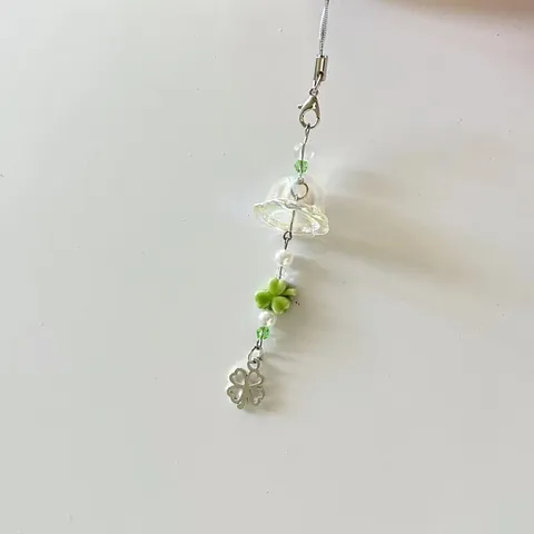 Handgemaakte Kralen Klavertje Vier Telefoon Hanger Geluksklok Tas Hanger Groen Witte Kralen Acryl Legering Sieraden Accessoire