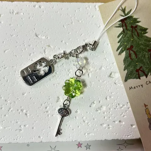 Lucky Four Leaf Clover Phone Charm Alloy Beaded Vintage Key Love Pendant Keychain Lucky Bell Bag Hanging Decor For Camera Women