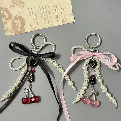 Portachiavi Dolce Balletcore con Fiocco di Künstliche Perle d'Imitazione e Nastro di Raso Ciondolo Ciliegia Cuore per Borsa Donna
