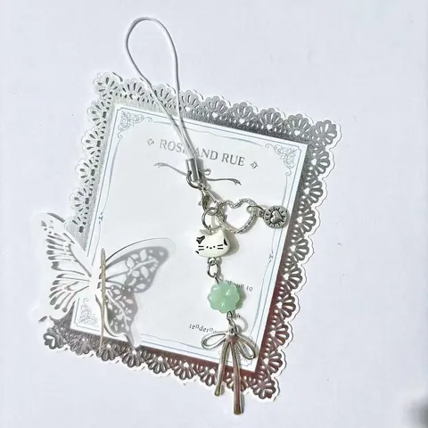 Cute Cat Phone Charm Bag Hanging Ornament With Alloy Bowknot And Green Clover Resin Bead Lucky Heart Pendant For Women Girls