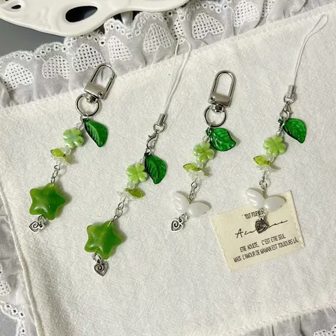 Mori-Stil Grüner Vierblättriger Klee Perlen Schlüsselanhänger Handygurt Stern Blatt Schmetterling Herz Anhänger Für Taschen Damen