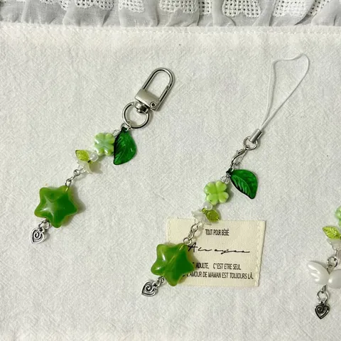 Mori-Stil Grüner Vierblättriger Klee Perlen Schlüsselanhänger Handygurt Stern Blatt Schmetterling Herz Anhänger Für Taschen Damen
