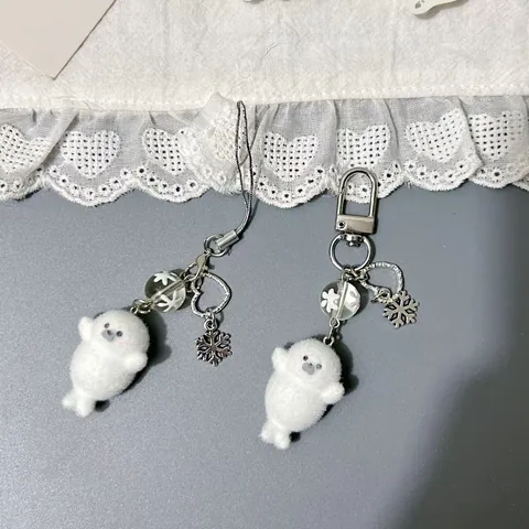 Portachiavi a Forma di Piccola Foca in Peluche Bianca Con Chiusura a Cuore e Fiocco di Neve Ciondolo per Borsa Donna
