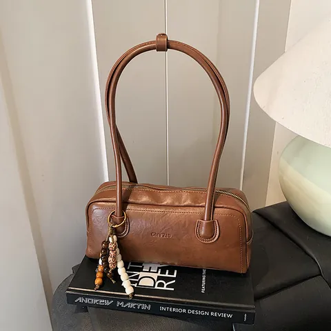 Bolso de Axila de Cuero PU Vintage de Color Sólido Para Mujer Bolso de Hombro Minimalista Con Colgante de Cuentas