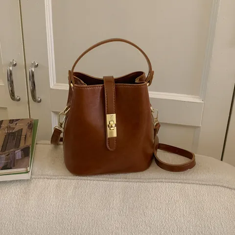 Borsa a Secchiello da Donna in Pelle PU Retrò Borsa a Tracolla Minimalista Con Chiusura in Metallo Accessori Oro Moda Quotidiana