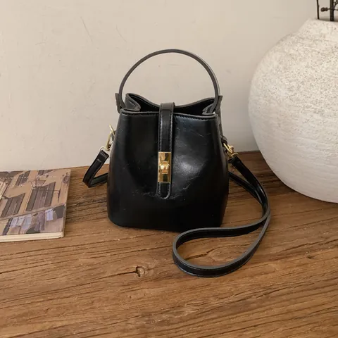 Borsa a Secchiello da Donna in Pelle PU Retrò Borsa a Tracolla Minimalista Con Chiusura in Metallo Accessori Oro Moda Quotidiana