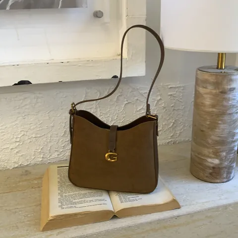 Damen Retro Minimalistisch PU-Leder Wildleder Umhängetasche Mit Goldener Buchstaben-G-Schnalle Mode Pendeln Hobo Tasche
