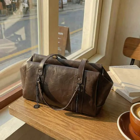Retro PU-Leder Boston Tasche Damen Große Kapazität Minimalistisch Vintage Umhängetasche Mit Herzanhänger Pendeln Büro Tote Bag