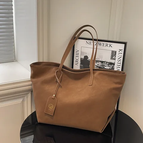 Damen Große Kapazität Vintage PU Leder Tote Bag Minimalistische Pendler Schultertasche Mit Cartoon Hund Anhänger Für Büro