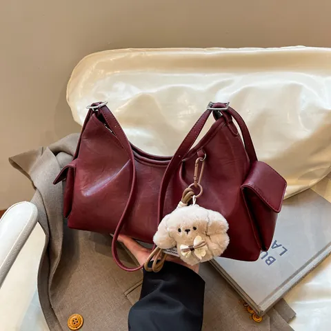Sac à Épaule Femme Rétro Cuir PU Grande Capacité Sac Hobo Plissé Avec Poches Latérales Et Pendentif Chien En Peluche