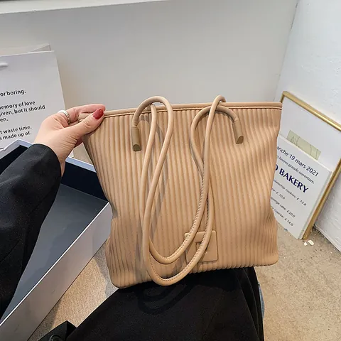 Damen Plissierte PU Leder Tragetasche Minimalistische Vertikale Streifen Schultertasche Große Kapazität Lässige Pendler Handtasche