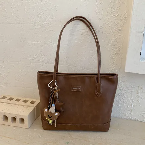 Women Large Capacity PU Leather Tote Bag Minimalist Commuter Shoulder Bag With Bear Charm Vintage Texture Solid Color Handbag