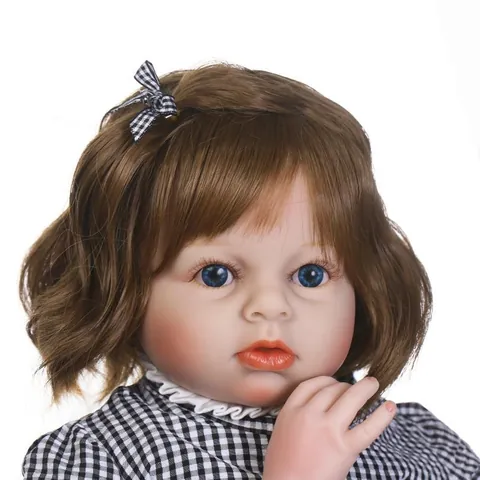 Realistische Reborn Kleinkind Mädchen Puppe Mit Lebensechter Haut Weichem Silikonkörper Und Kariertem Kleid Für Fotografie-Requisiten Geburtstagsgeschenk