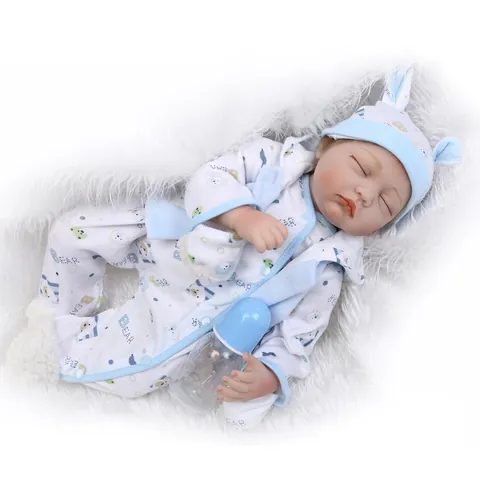 Bambola Reborn Realistica in Morbido Silicone Neonato che Dorme con Vestiti a Motivo di Orso Biberon e Ciuccio Giocattolo