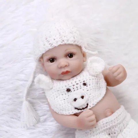 Realistic Mini Simulation Baby Doll Soft Silicone Reborn Baby Doll With Handmade Knitted Pig Face Outfit For Kids Play
