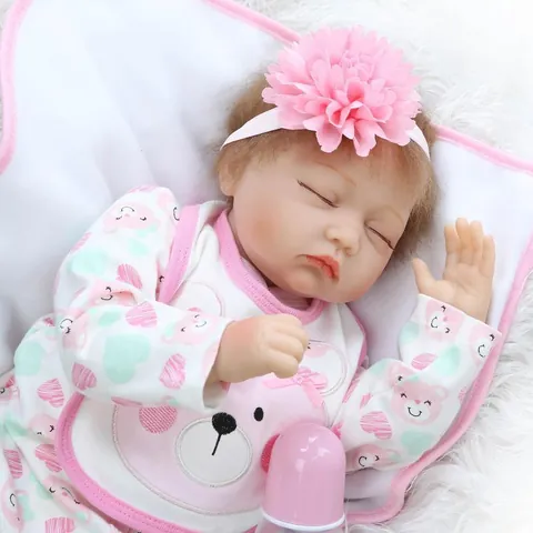 Realistische Reborn Baby Puppe Weiche Silikon Gliedmaßen Baumwolle Körper Schlafendes Mädchen Spielzeug Rosa Bär Outfit Stirnband