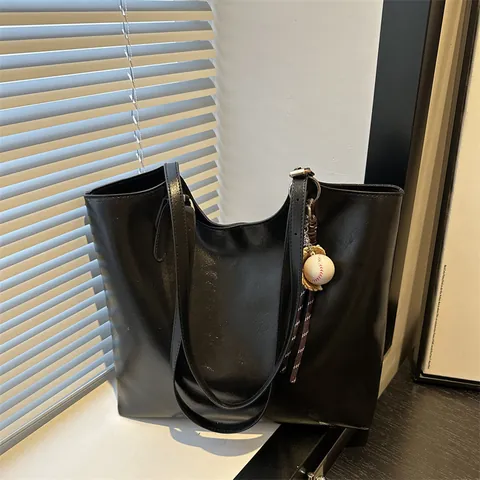 Women's Large Capacity PU Leather Tote Bag With Baseball Charm Stylish Commuter Shoulder Bag For Work School Black Coffee
