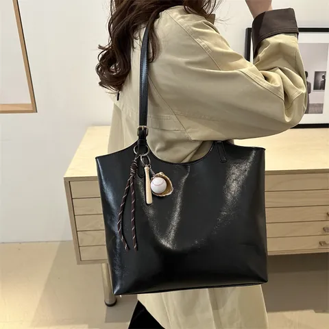 Women's Large Capacity PU Leather Tote Bag With Baseball Charm Stylish Commuter Shoulder Bag For Work School Black Coffee