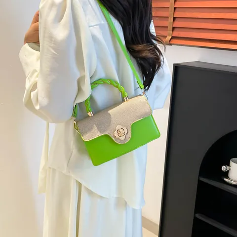 Sac à Main Bandoulière en Cuir PU pour Femmes Avec Fermoir Fleur en Métal et Poignée Tissée Sac à Épaule Mode pour Mariage