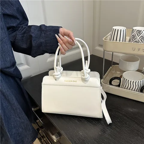 Sac à Main Élégant pour Femmes en Cuir PU et Toile Sac Bandoulière Avec Poignée Nouée et Impression de Lettres Usage Quotidien