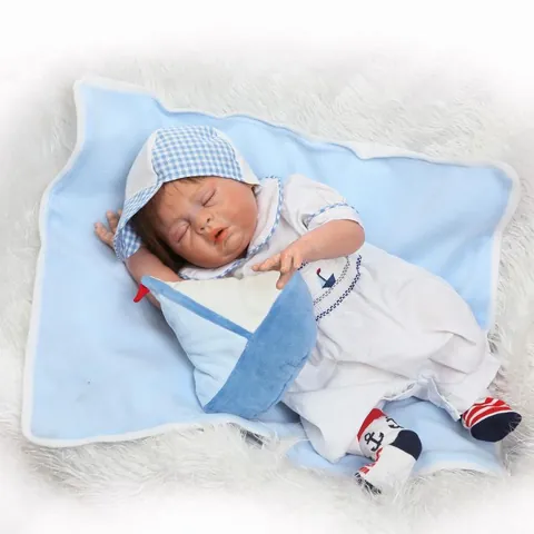 Bambola Reborn Realistica in Silicone Neonato Maschio che Dorme Vestito a Tema Marinaio Nautico Con Giocattolo di Peluche Ciuccio Coperta