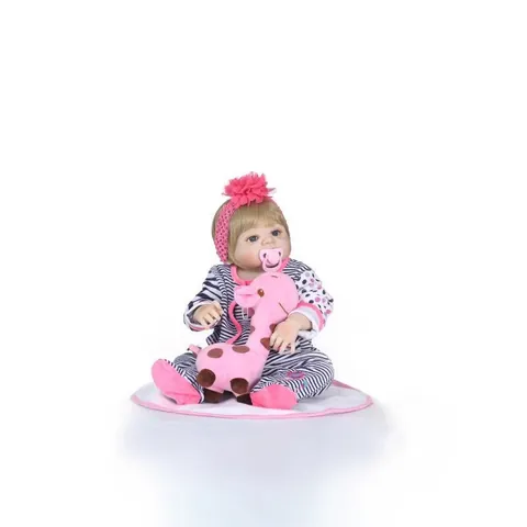 Realistic Full Silicone Reborn Baby Doll Waterproof Lifelike Newborn Girl Doll With Giraffe Toy And Magnetic Pacifier