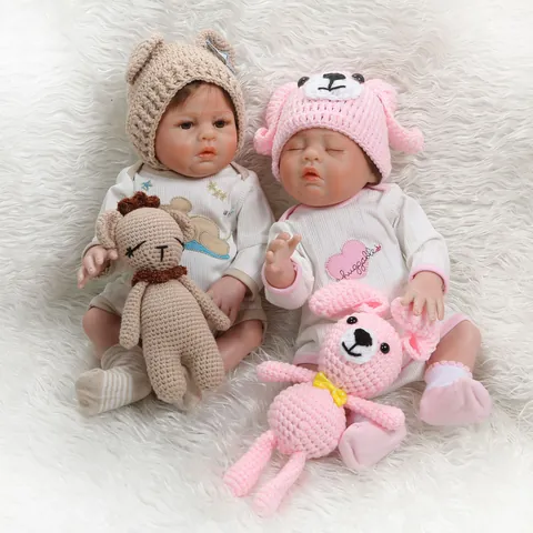 Realistic Silicone Reborn Baby Doll Lifelike Newborn Boy Girl Twin Doll With Hand Knitted Hat Socks Outfits Accessories Gift
