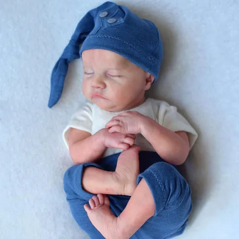 Bambola Reborn Realistica Neonato Che Dorme Dimensioni Neonato Silicone Corpo Morbido Bambola d'Arte Fatta a Mano Con Cappello Blu T-Shirt Pantaloni Set