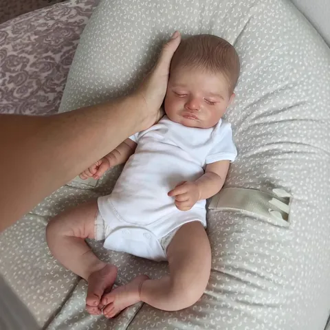 Lifelike Reborn Baby Doll Soft Silicone Head Limbs Cloth Body Hand Painted Sleeping Newborn Doll For Kids Birthday