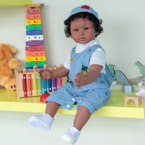 Bambola Reborn Realistica Bambino Pelle Scura Corpo In Tessuto Morbido Capelli Ricci Set Salopette A Righe Giocattolo Bambini