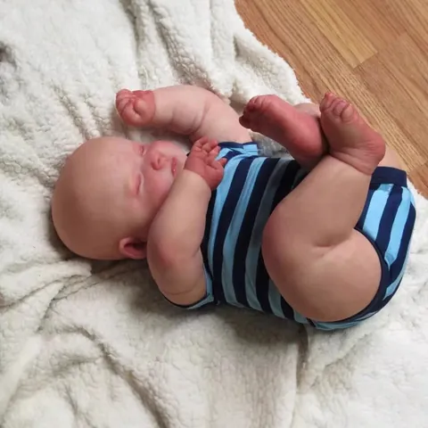 Bambola Reborn Realistica Neonato Che Dorme Ragazzo Ragazza Silicone Vinile Corpo In Tessuto Pelle Dipinta 3D Giocattolo