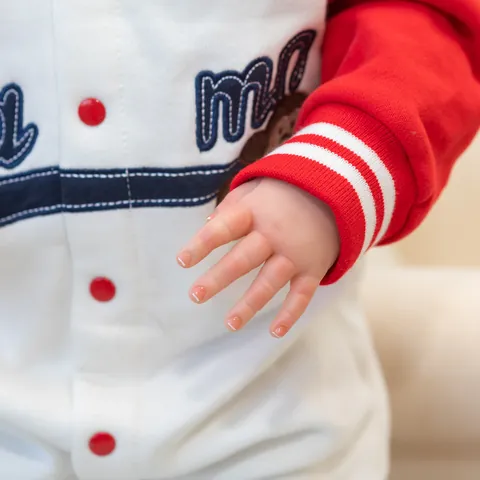Poupée Béborn Réaliste Peinte à la Main Veines Visibles Bambin Réaliste Avec Tenue de Baseball Jouet en Vinyle Souple