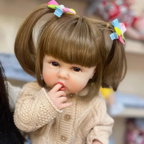 Bambola Reborn Realistica In Silicone Vinile Corpo Intero Giocattolo Con Capelli Marroni Cardigan In Maglia E Pantaloncini