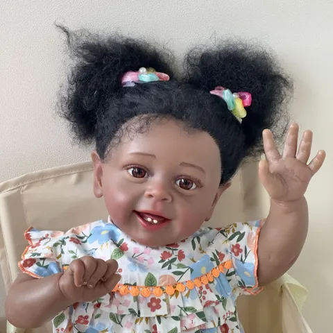 60cm Reborn Afroamerikanische Babypuppe Realistisch Weicher Stoffkörper Handgewurzeltes Haar Blumenkleid Spielzeug Für Kinder