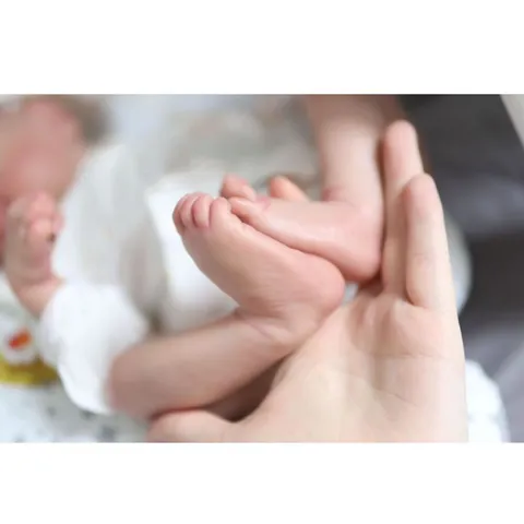 Realistische Reborn Babypuppe Levi Lebensechte Neugeborenen Größe Handbemalte Venen Silikon Stoffkörper Spielzeug
