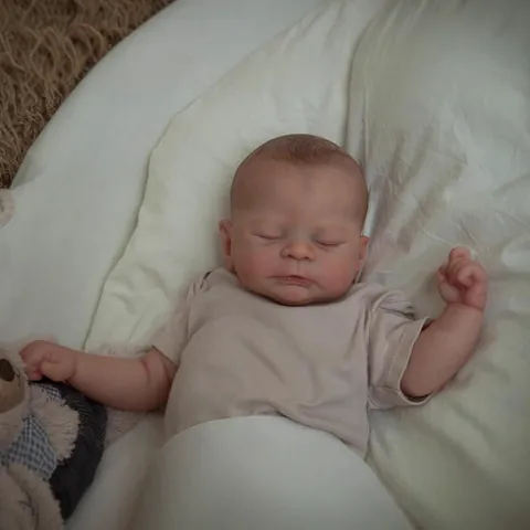 Realistic Reborn Baby Doll Lifelike Soft Silicone Cotton Body Hand Painted 3D Skin Visible Veins Sleeping Newborn Doll With Plush Bear