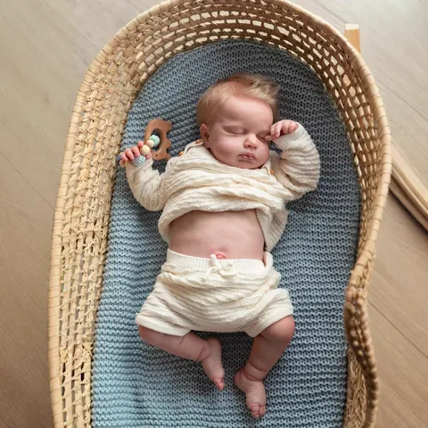 Realistische Reborn Baby Puppe Lebensechte Simulation Neugeborenes Schlafende Puppe Vollsilikon Körper Waschbare Puppe Geschenk
