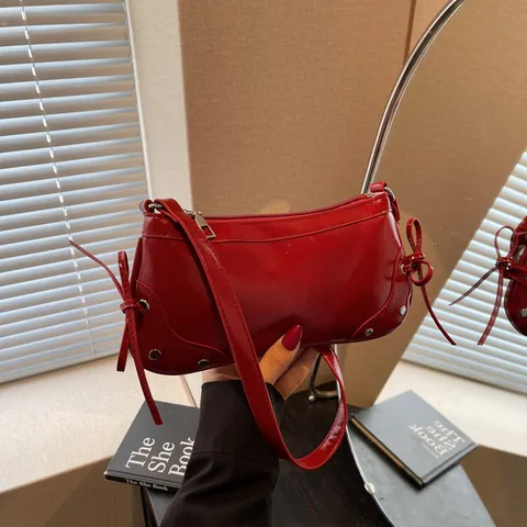 Sac sous le Bras pour Femme en Cuir PU Avec Nœud et Rivets Sac à Bandoulière Brillant Élégant pour le Trajet Quotidien Style Urbain
