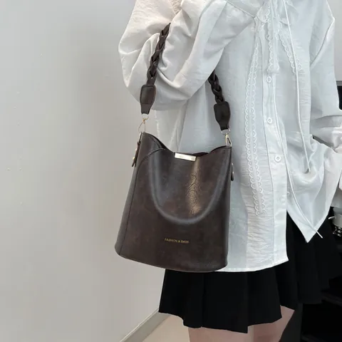Borsa a Secchiello in Pelle PU Vintage per Donna Retro Manico Intrecciato Borsa a Spalla Con Ciondolo a Coniglio Tracolla