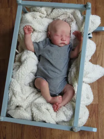 Handmade Realistic Reborn Baby Doll Soft Silicone Limbs Cotton Body Sleeping Newborn Toy With Grey Short Sleeve Romper