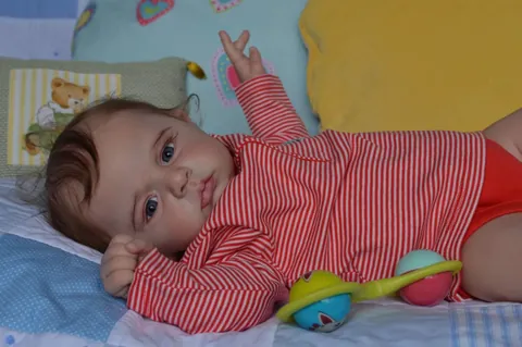 Realistische Reborn Baby Jungen Puppe 60cm Handverwurzeltes Haar 3D Haut Mit Sichtbaren Venen Weiches Silikon Baumwollkörper Spielzeug Geschenk