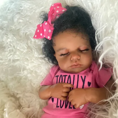 Bambola Reborn Realistica Afroamericana in Silicone Morbido Corpo in Tessuto Neonata Che Dorme Giocattolo Con Vestiti Rosa Accessori