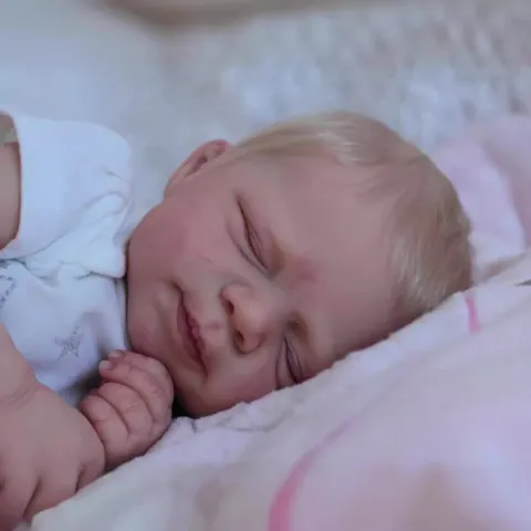 Realistische Reborn Baby Puppe Weiche Silikon Vinyl Gliedmaßen Baumwolle Körper Schlafende Neugeborene Simulation Puppe Mit Kleidung Decke